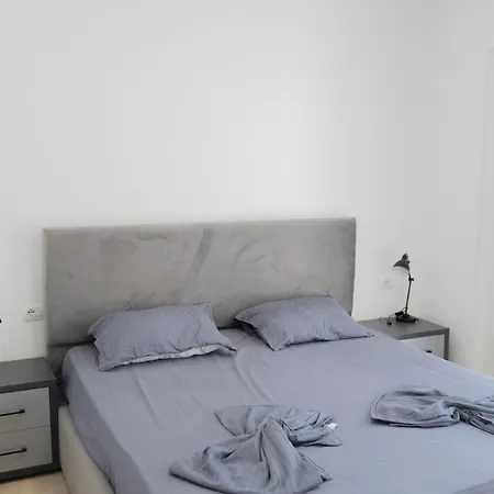 Shkembi I Kavajes 965 Apartment *